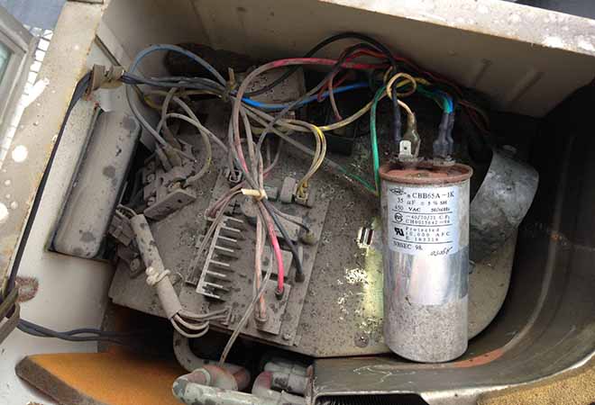 针对低压并联电容器漏油渗油现象应该如何做