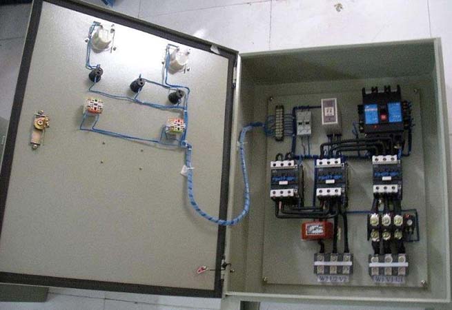低压电力电容器对于使用场合的条件要求和正确安装1