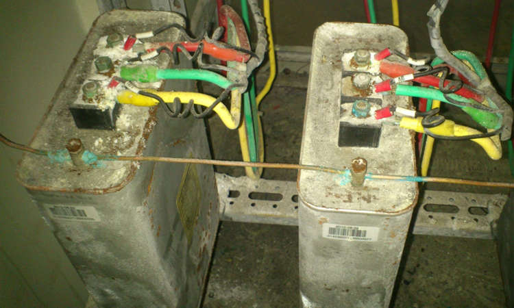 电力电容器组运行时的常见故障和原因